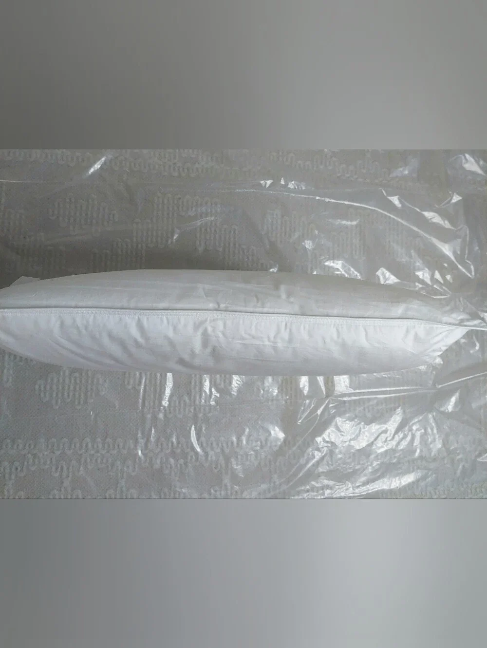 NWOT- Quince Standard White Duck Down Premium Pillow (Soft)(P40)